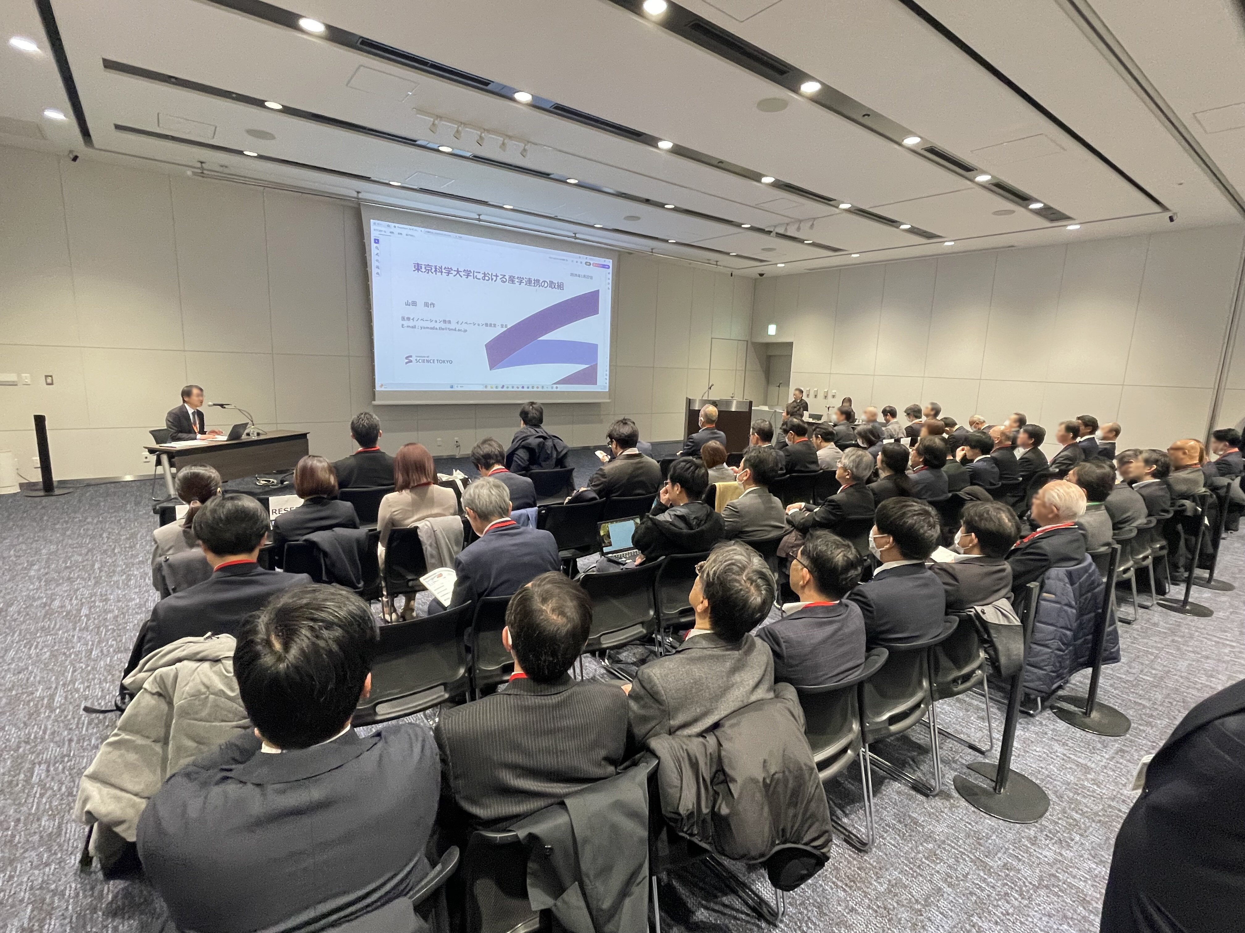 (メインルーム)　セミナーの様子