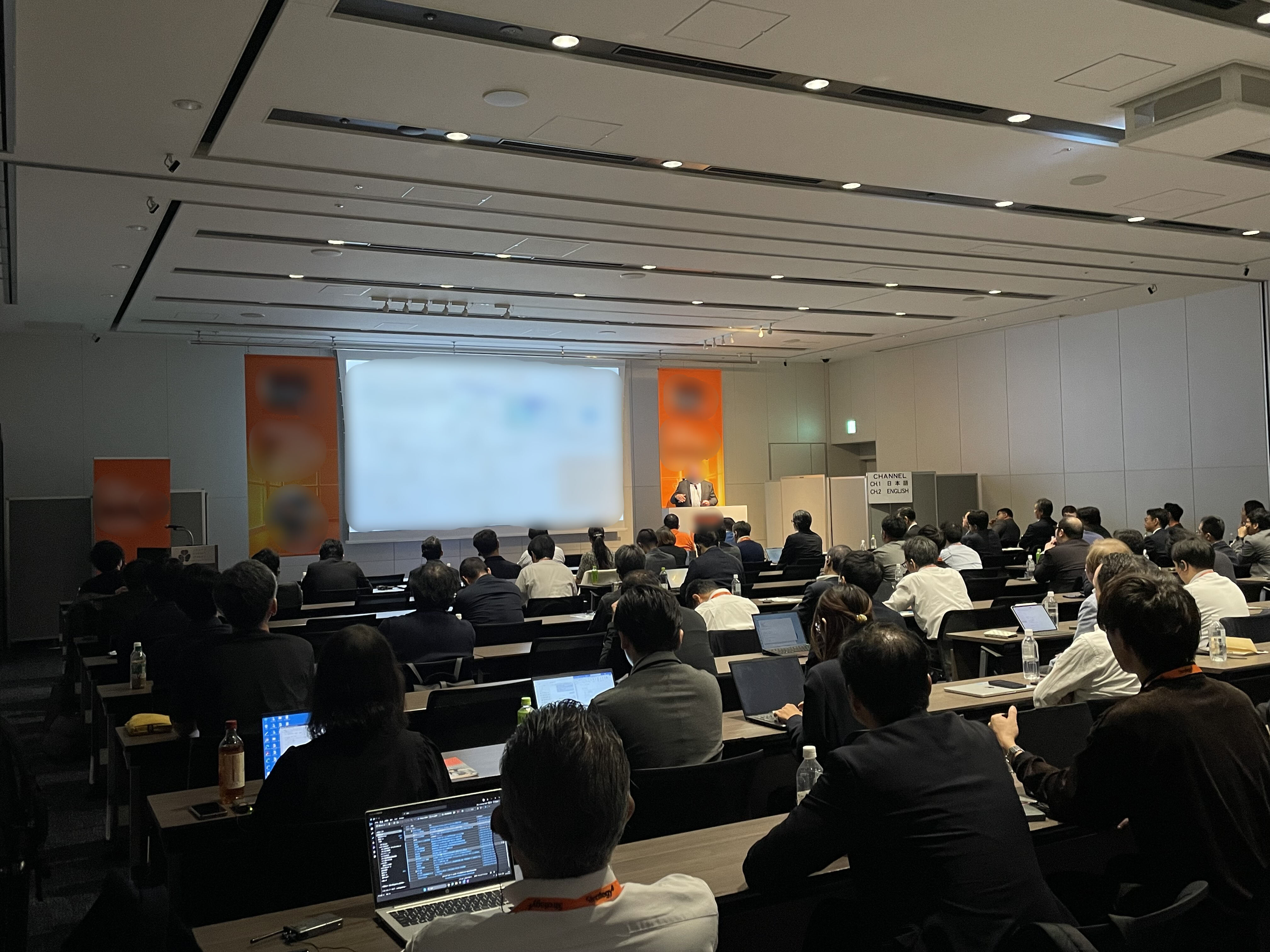 ご講演の様子（メインルーム）