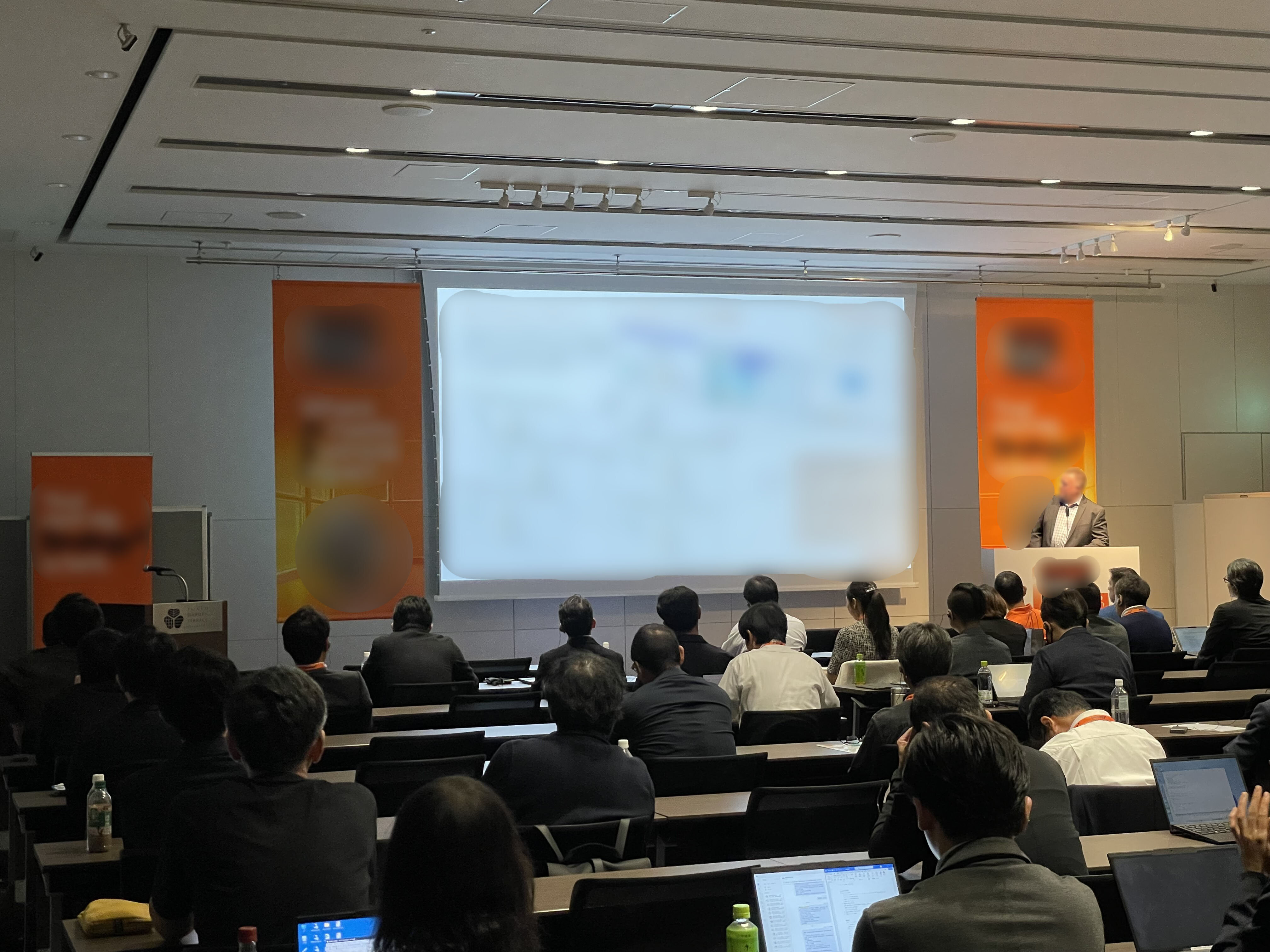 ご講演の様子（メインルーム）